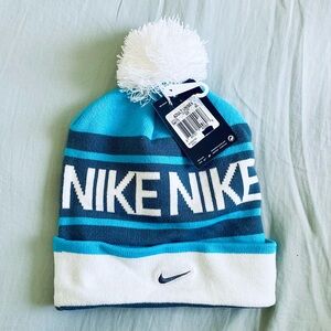 Nike beanie with Pom one size New With Tags NET